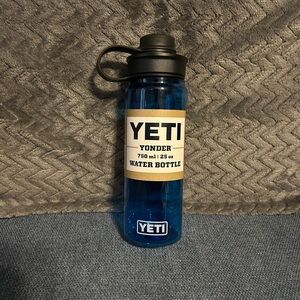 NWT Yeti Yonder 750 ml / 25 oz Bottle, Big Wave Blue
